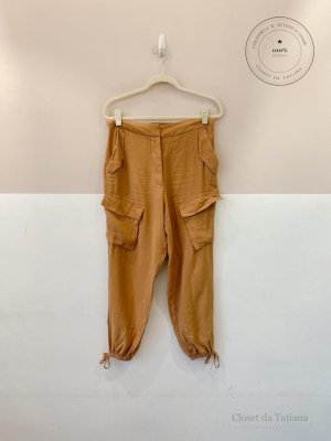 Calça Bolsos Dress To Caramelo | Tam: 40